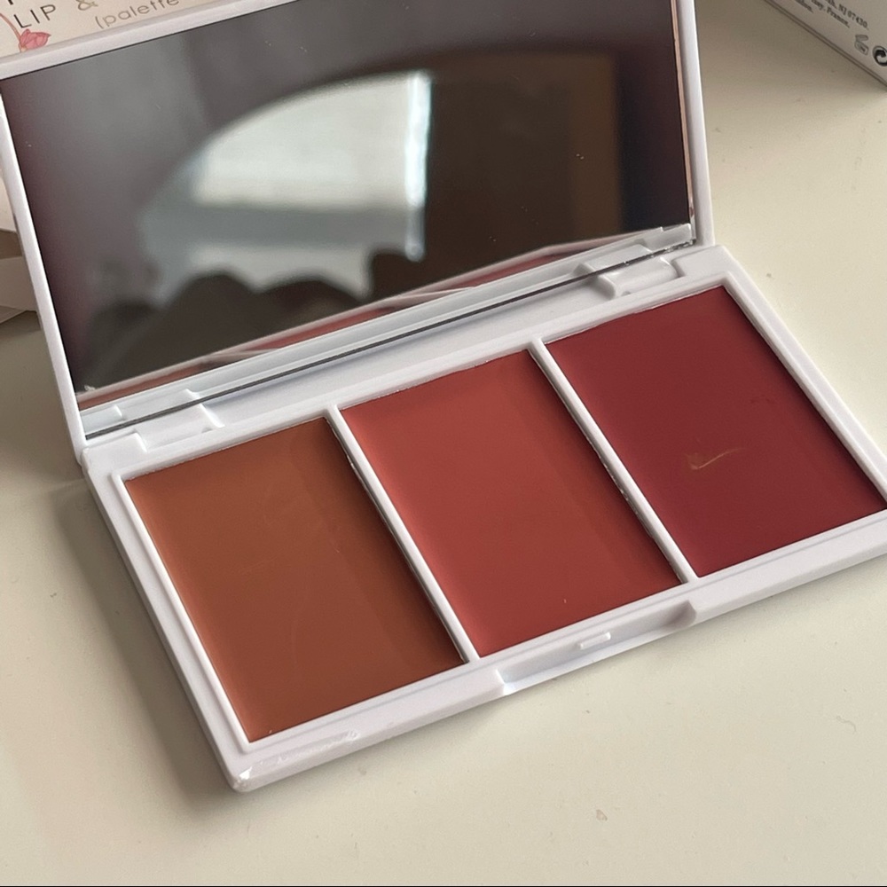 New In Box Seraphine Botanicals Primrose & Cream Lip/Cheek Cream Palette